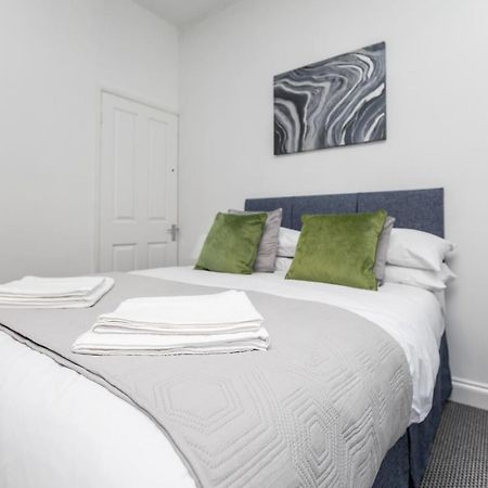 Spacious Three Bedroom Property! Hemsworth Екстериор снимка