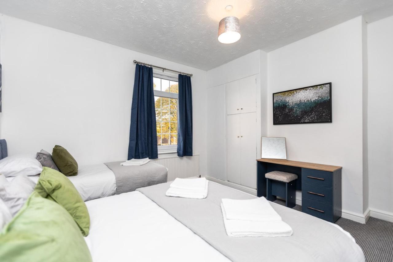 Spacious Three Bedroom Property! Hemsworth Екстериор снимка