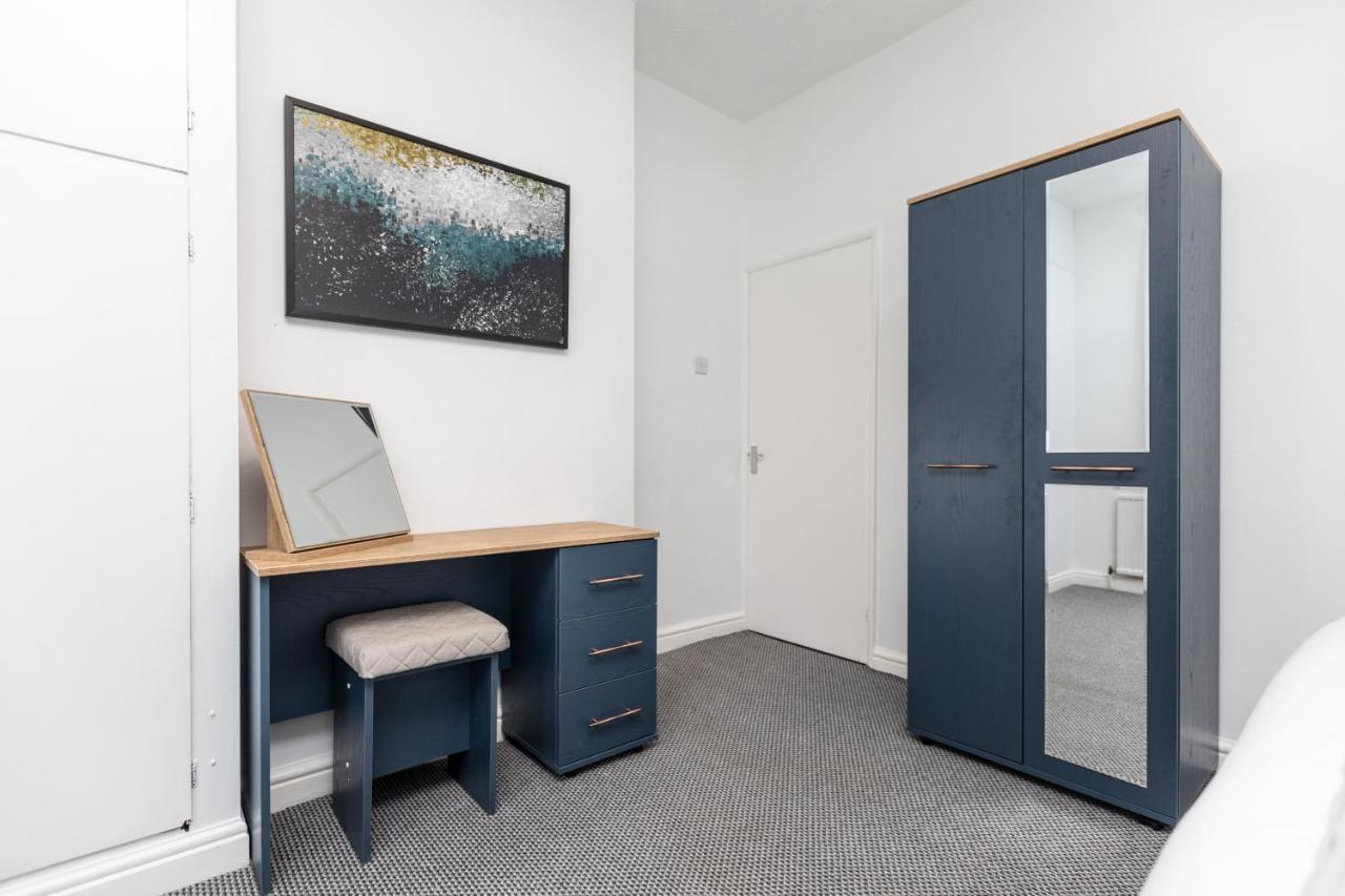 Spacious Three Bedroom Property! Hemsworth Екстериор снимка
