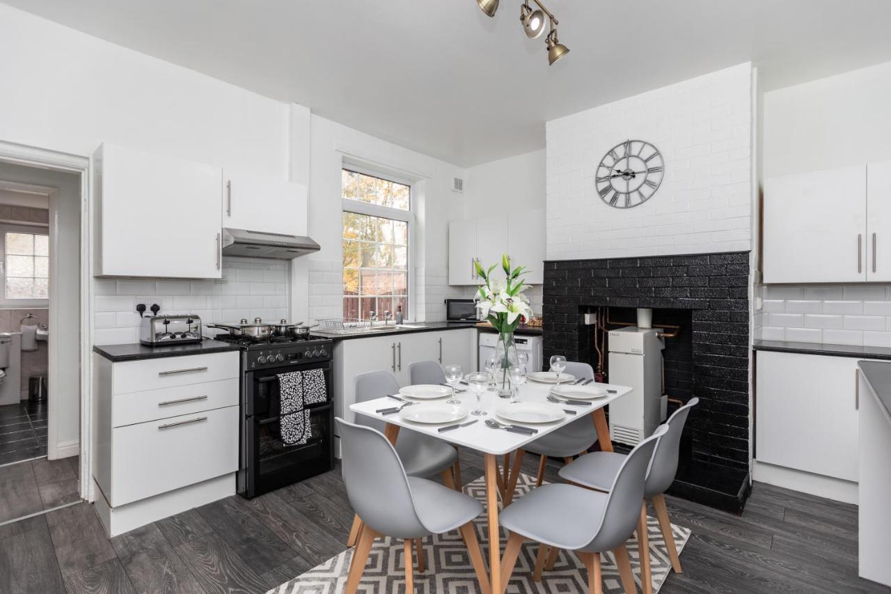 Spacious Three Bedroom Property! Hemsworth Екстериор снимка