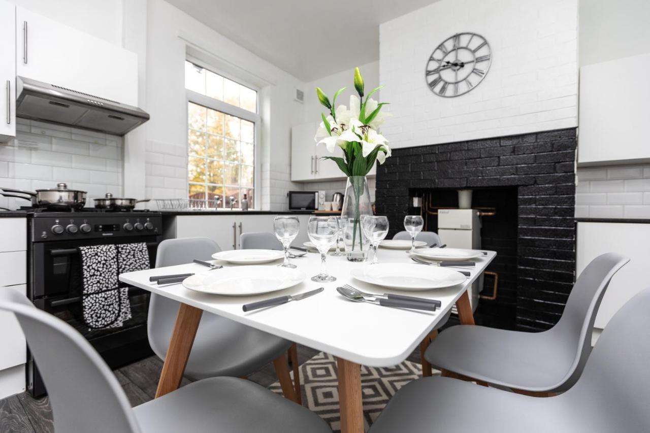 Spacious Three Bedroom Property! Hemsworth Екстериор снимка