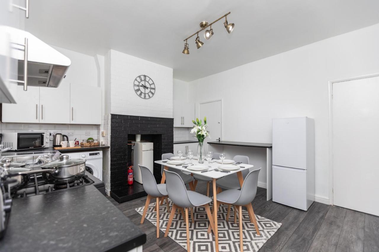 Spacious Three Bedroom Property! Hemsworth Екстериор снимка