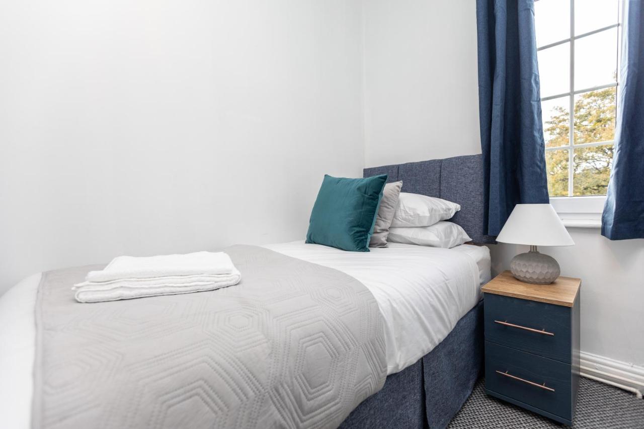 Spacious Three Bedroom Property! Hemsworth Екстериор снимка